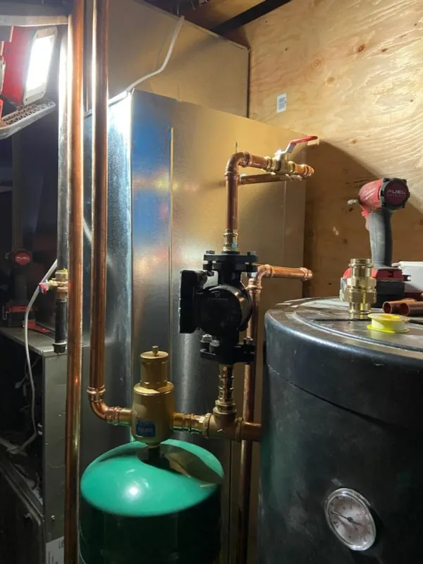 Hot water tank and heating piping